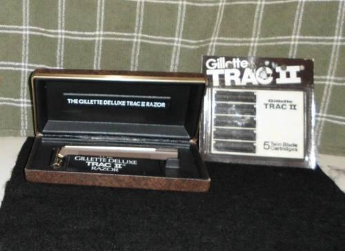 1975 Gillette Deluxe Trac II Safety Razor w Original Box
