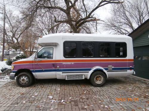 1996 International school bus -----$2900-----DT466