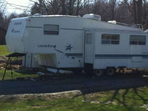 1998 Leisure Star 5th Wheel Camper with Slide