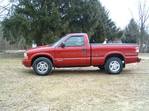 1999 Chevy S10 LS - Low Miles - 4WD - Body in Excellent Condition
