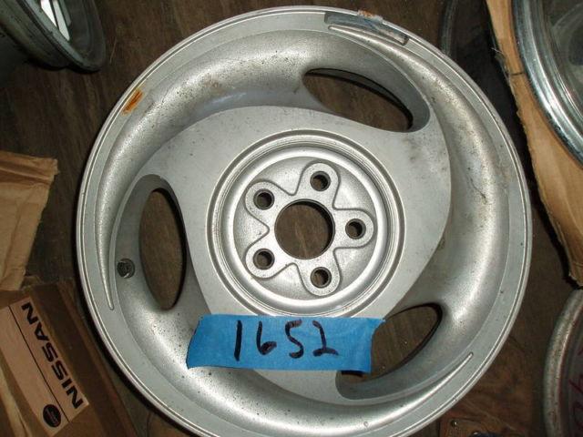 1 OLDSMOBILE CALAIS alloy wheel 16