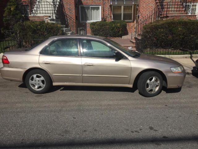 2000 HONDA ACCORD EX - 4 CYLINDER - TAN COLOR- PRICE NEGO.
