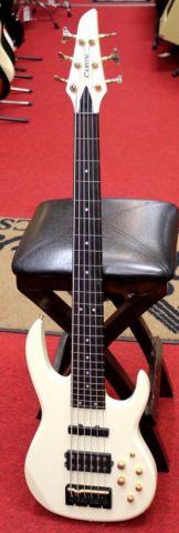 2001 Carvin LB76 Fretless 6 String Bass Pearl White