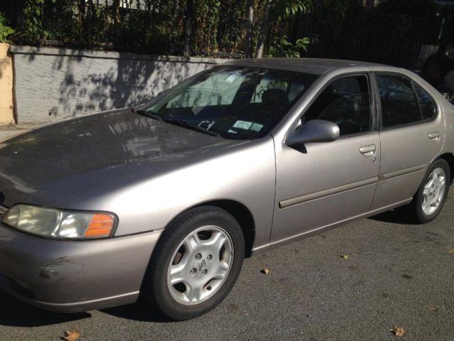 2001 Nissan Altima Gle 4 cylinders grey, leather seats