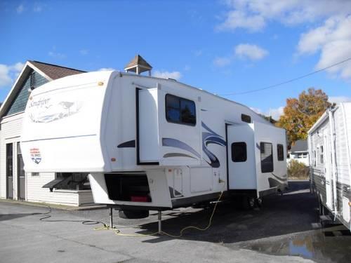 2004 Forest River Sandpiper - WOW!!! 35ft Fifth Wheel With Family Room