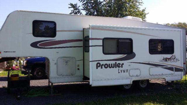 2004 Prowler 5th Wheel Camper 8275S with Slide