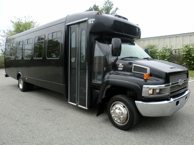 2005 Chevrolet C5500 Limo Style 25 Passenger Shuttle Bus
