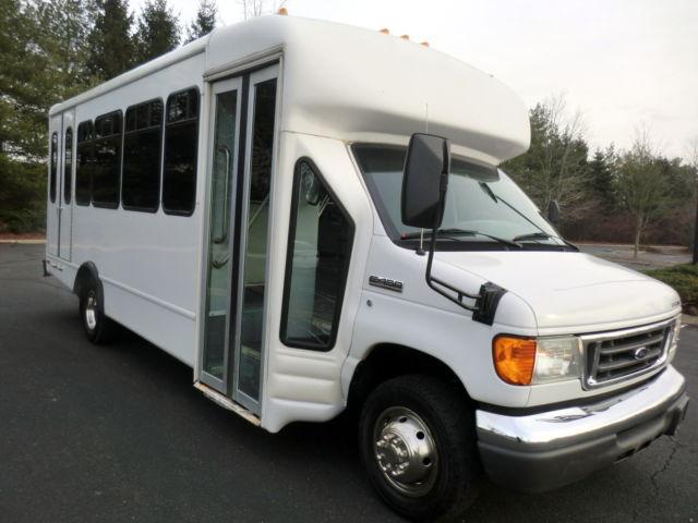 2006 Ford E450 Non-CDL Wheelchair Shuttle Bus w/ only 42K Miles!