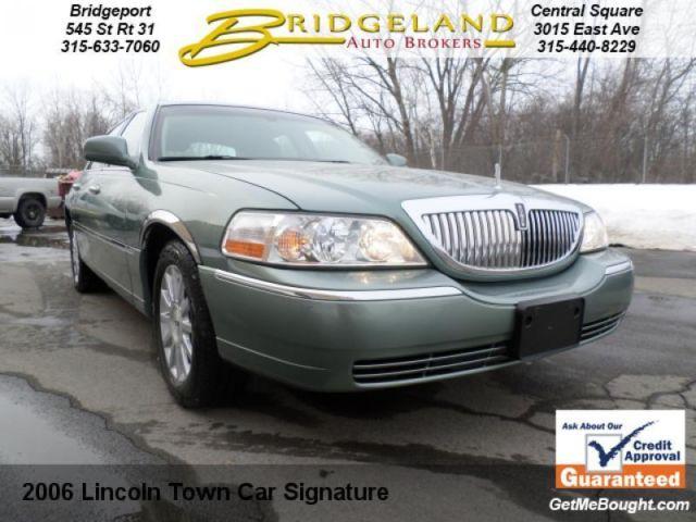 2006 Lincoln Town Car Signature Series... a real gentleman