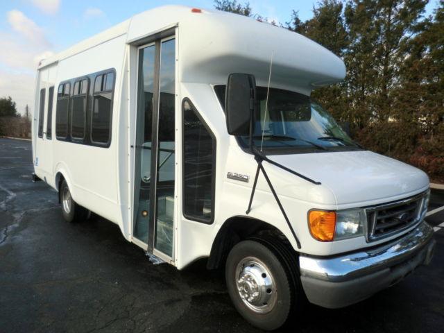2007 Ford E450 Non-CDL Wheelchair Shuttle Bus w/ only 61K Miles!