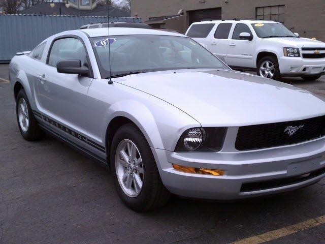 2007 FORD MUSTANG! SILVER LESS THAN 39K MILES