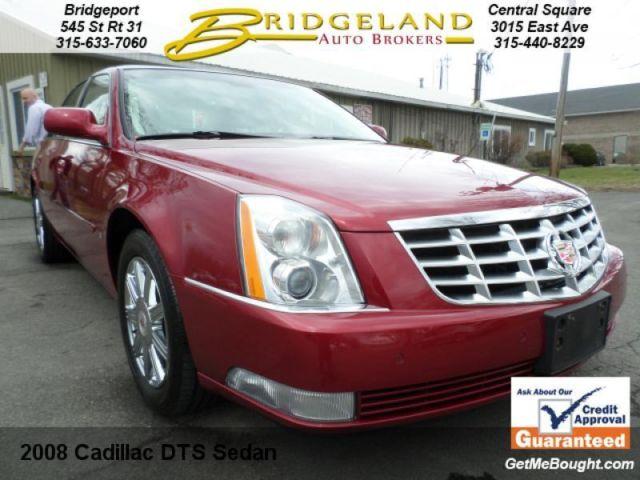 2008 Cadillac DTS CRYSTAL RED METALLIC ABSOLUTELY IMPECCABLE