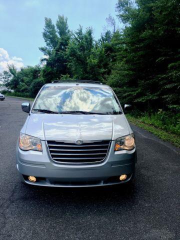 2008 Chrysler Town&Country touring signature series,mint,nav,cam,dvd