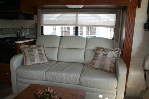 2008 Four Winds Hurricane 31D 32' one owner