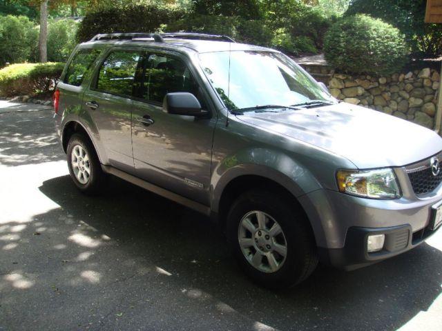 2008 MAZDA TRIBUTE - LOW MILES (34,000) - IMMACULATE