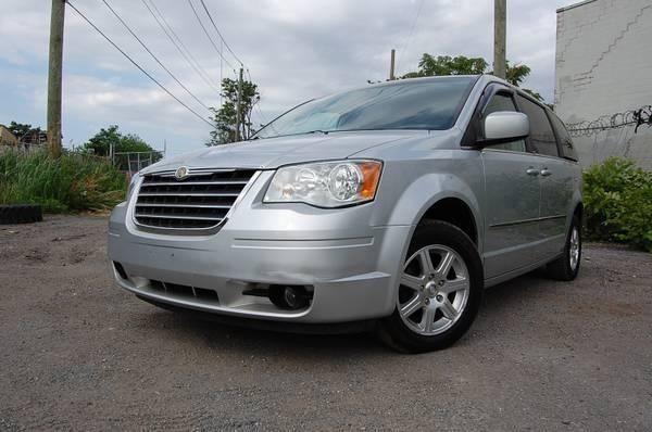 2009 Chrysler Town Country ____ Touring _____ Loaded ___ Stow & Go ___