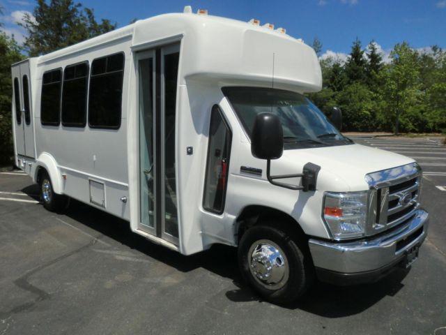 2010 Ford E-450 Shuttle Bus For up to 5 Wheelchairs For Sale!