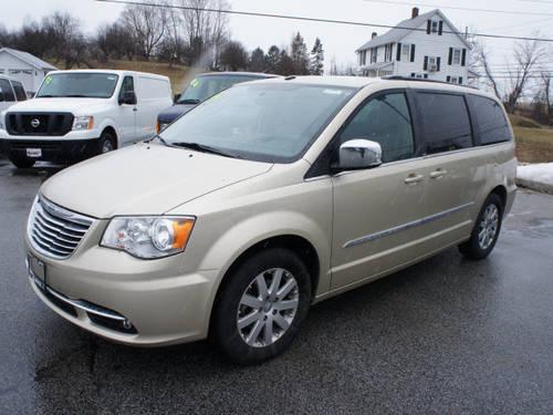 2011 Chrysler Town and Country Mini Van Touring-L