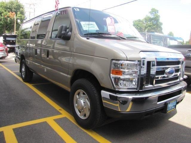 2013 Ford E-350SD 3D Extended Wagon XLT