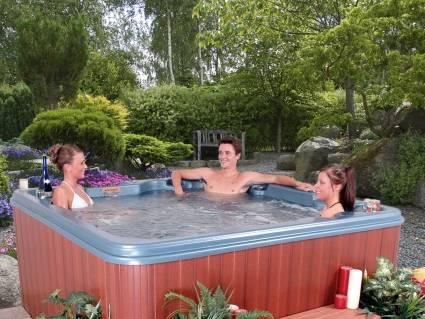 7 Person Hot Tub Spa w/ AMFM Stereo and IPODMP3 Ready
