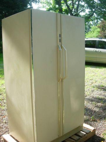 Amana 25 cu.ft side by side refrigerator/freezer