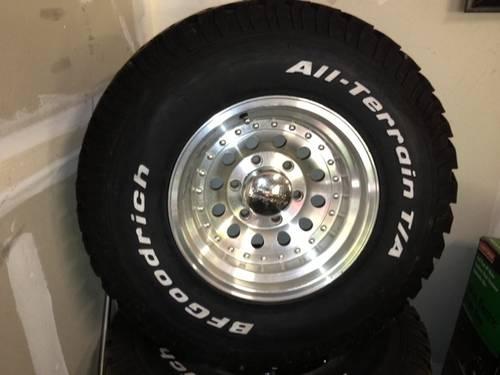 AMERICAN RACING WHEELS 6 LUGS WITH GREAT TIRES 15in