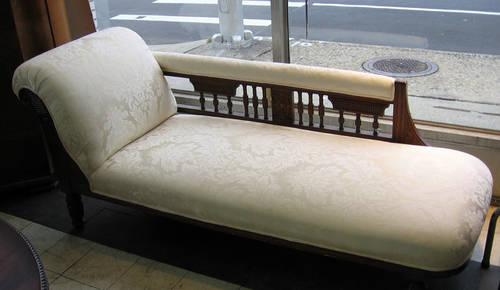 ANTIQUE VICTORIAN EASTLAKE CHAISE LOUNGE SETTEE WITH CARVING