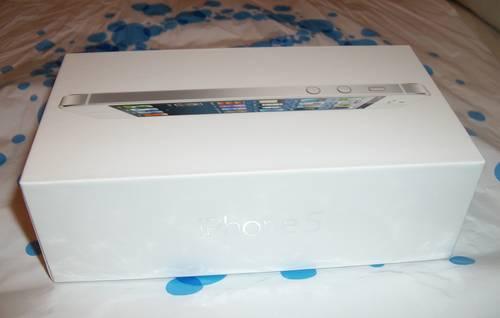 Apple iPhone 5 32GB Black & Slate or White & Silver Factory Unlocked
