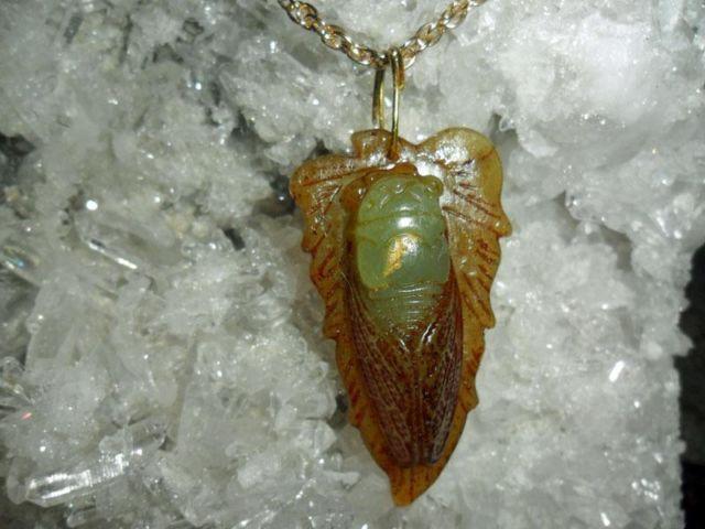 Archaize Chinese fine old jade hand-carved Cicada Bug on leaf.