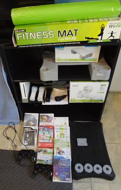 AWESOME Wii PACKAGE! Lots of extras!