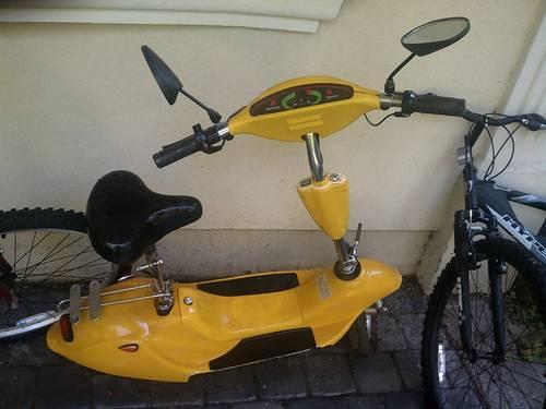 Badsey Hot Scoot Electric Scooter. Brand New in Box!!