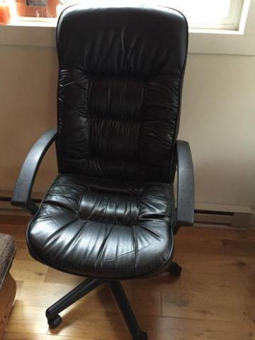Barely used rolling desk chair