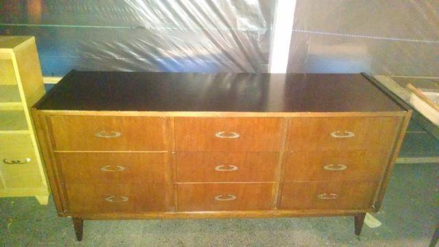 Bassett Furniture 9 Drawer Wooden Dresser