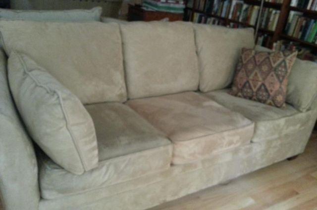 Beautiful, 3 Cushion Seating, Queen Sleeper Couch FOR SALE!!
