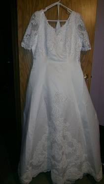 Beautiful Beaded Size 20 Wedding Gown.