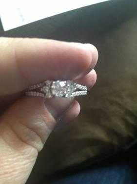 Beautiful engagement ring 14k white gold size 9, lifetime warranty