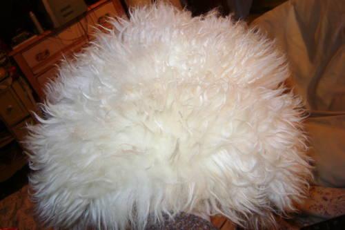 beautiful genuine fur hat, white lambs wool, nice condiion, one size
