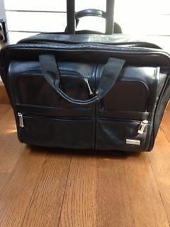 Black rolling computer bag/briefcase, like new, US Luggage