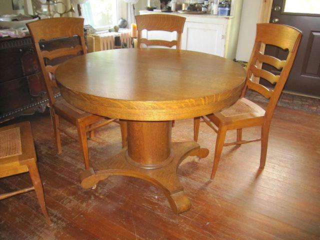 Blow out SALE! Antique Oak Table with 5 Chairs and 3 leaves
