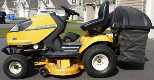 Cub Cadet i1046 Zero Turn Lawn Tractor with Double Bagger