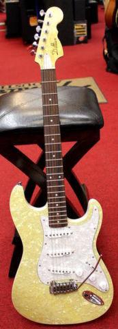 Dillion DPS-100 TA Champagne Pearl Strat Style Electric Guitar