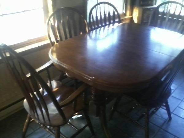 Dining room table/6 chairs