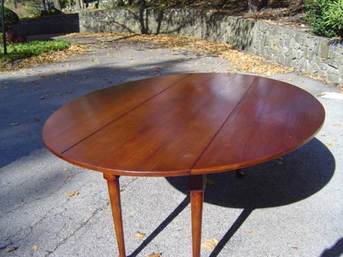 Dining Room table with leaf and 4 chairs