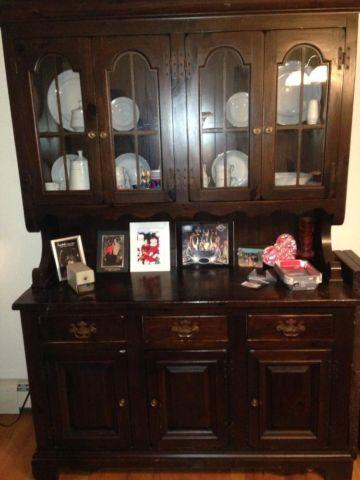 Dinning room Hutch and table
