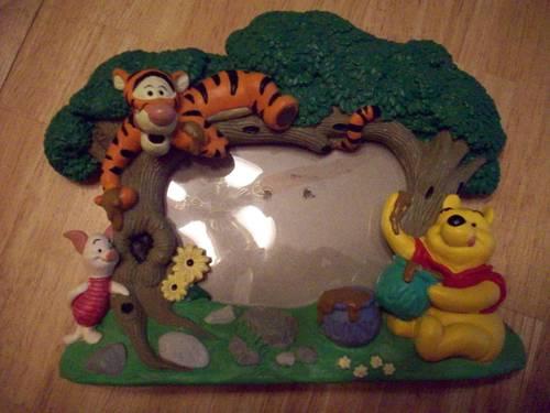 Disney Winnie the Pooh Piglet Tigger picture frame w 3D figures