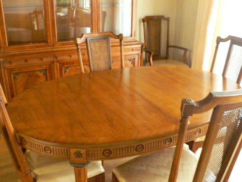Elegant Dining Room Table and Chairs