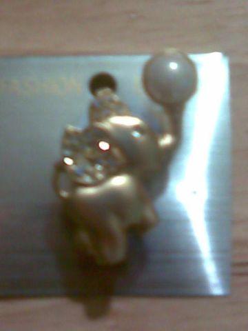 Elephant brooch pin