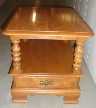 Ethan Allen Solid End Table with Drawer