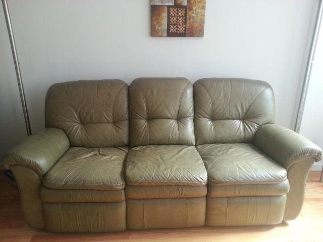 Excellent condition - La-Z-Boy 3-Seater Recliner Couch in Leather