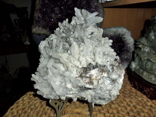 Exceptional Crystal Cluster and a Spread of Galena Crystal on Cluster